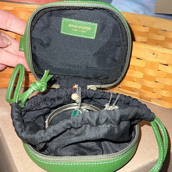 Royal Highness Leather Jewelry Case. - Picture 3 of 4